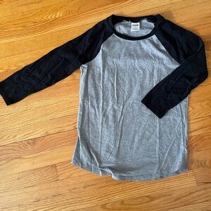 PINK Victoria's Secret Womens Two-Tone Raglan 3/4 sleeve Tee - Black & Gray